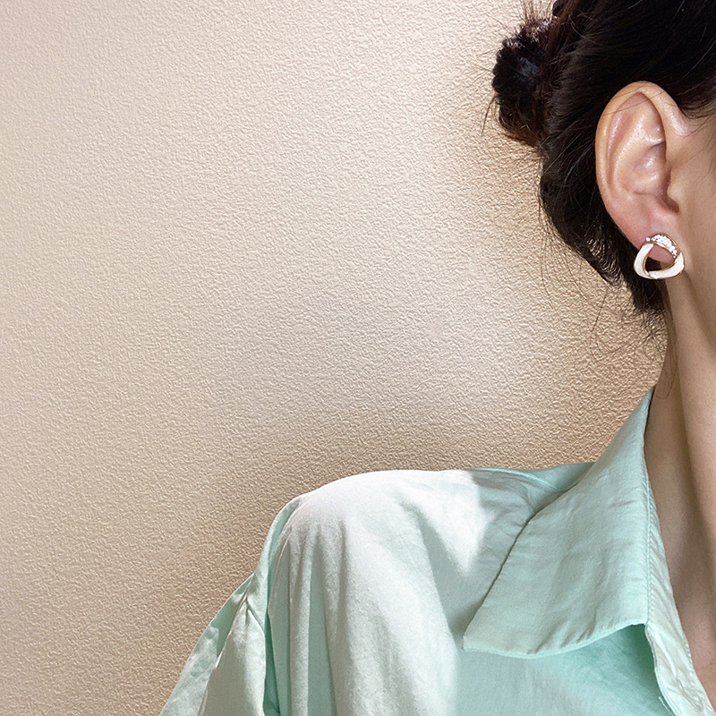 S925 Silver needle French design geometric earrings, women's diamond-encrusted super shiny stud earrings, the same style as the Internet celebrity Application Scenario