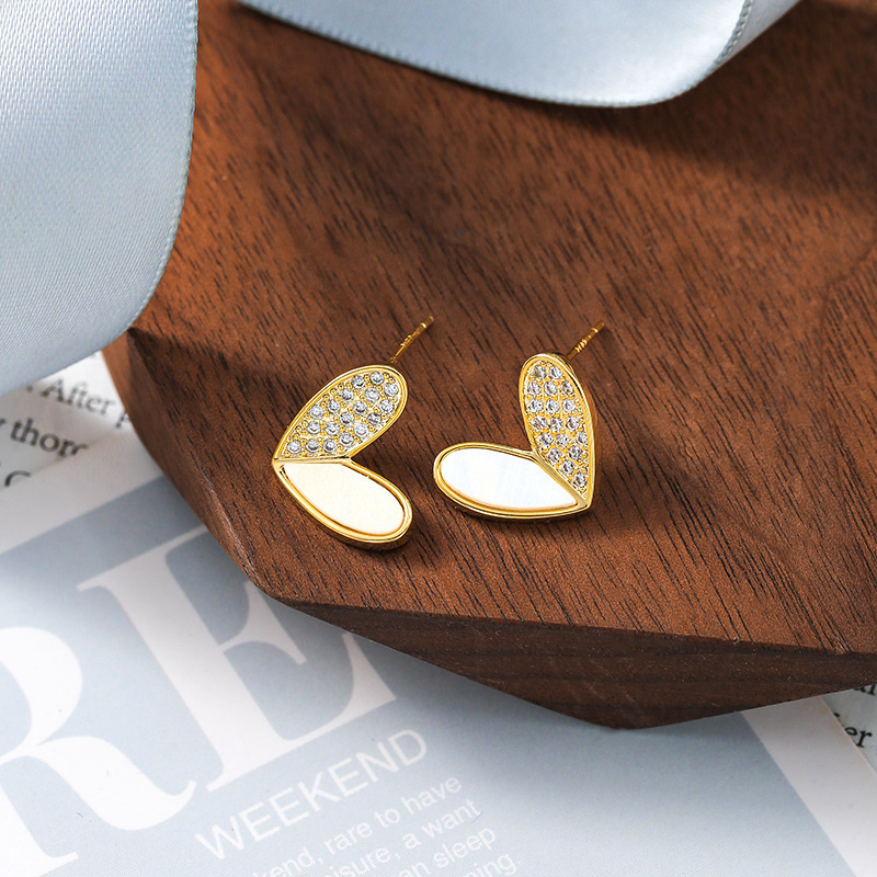 S925 Silver Needle, heart-shaped diamond-encrusted, unique heart, delicate and small stud earrings for women from Dongdaemun, South Korea full figure