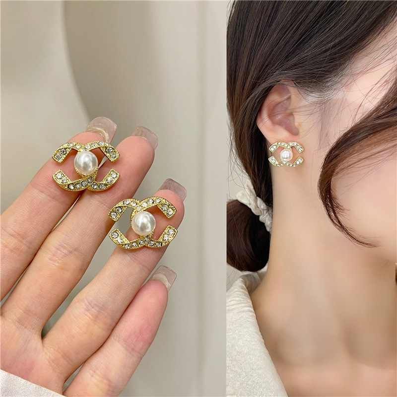 S925 Silver needle Korean version Dongdaemun slightly set diamond pearl stud earrings, simple and elegant ladylike style earrings, fashionable earrings full figure