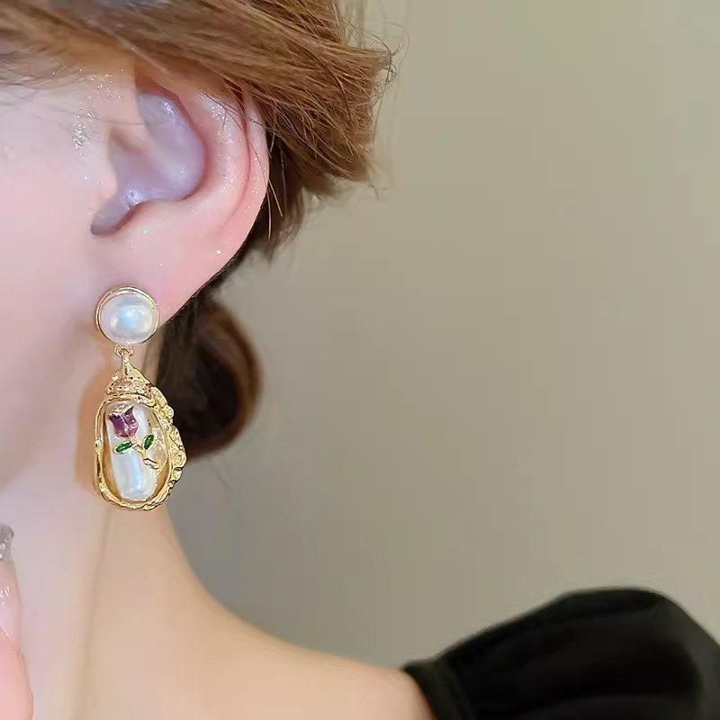 Rose irregular pearl earrings for women, French retro court style earrings, light luxury and high-end unique earrings Application Scenario