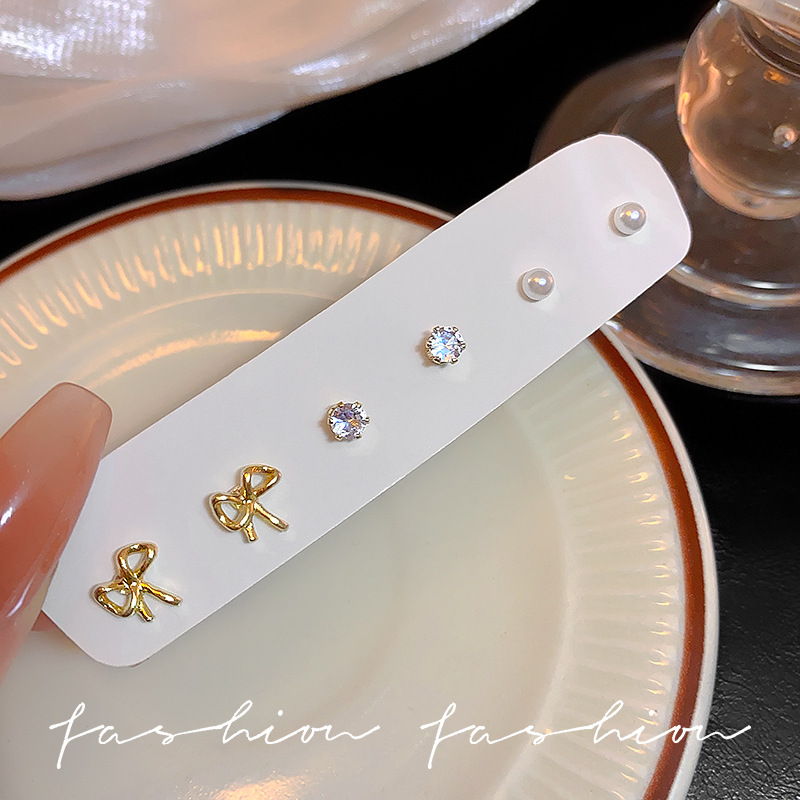 3 pairs of bow stud earrings set, super ethereal and simple small earrings, a girlish and high-end InS-style pearl versatile earrings full figure