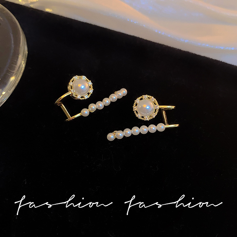 Retro Baroque circular pearl earrings, small and unique female stud earrings, the same style as Internet celebrities, 925 silver needle earrings wholesale Specification drawing