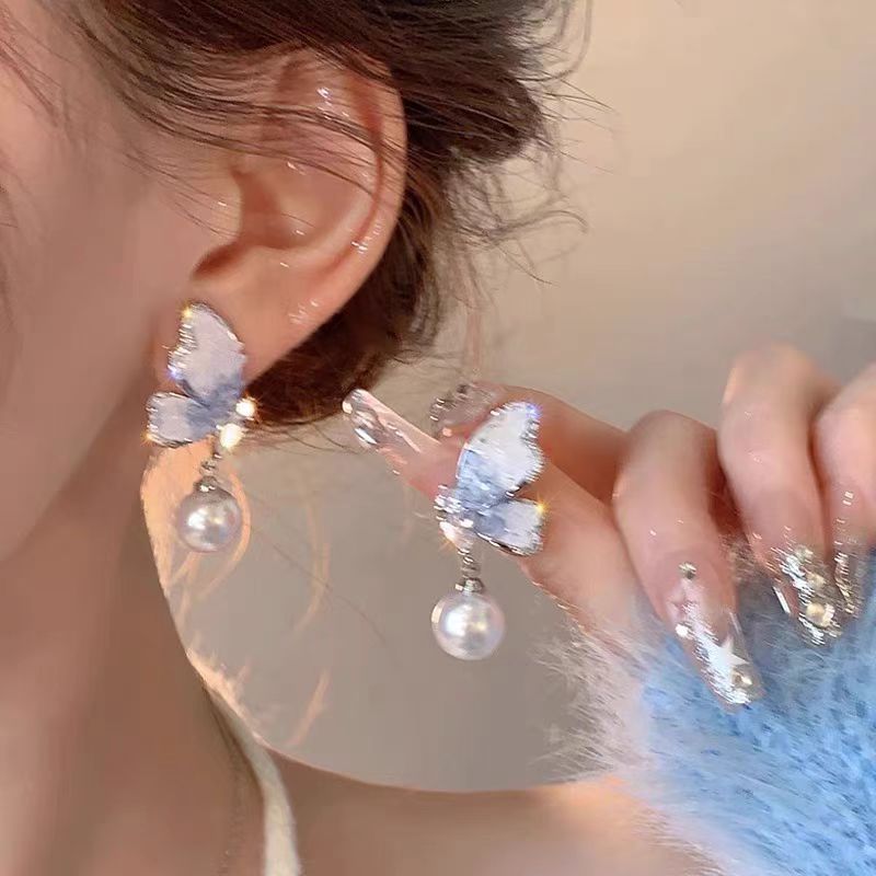 Gradient crystal butterfly pearl stud earrings for women 2024 new niche design light luxury earrings, Korean-style high-end earrings full figure