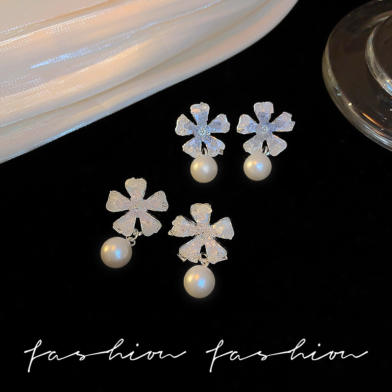 Gradient cold style flower stud earrings for women, super fairy light luxury exquisite pearl earrings, ins trendy and stylish summer earrings Specification drawing