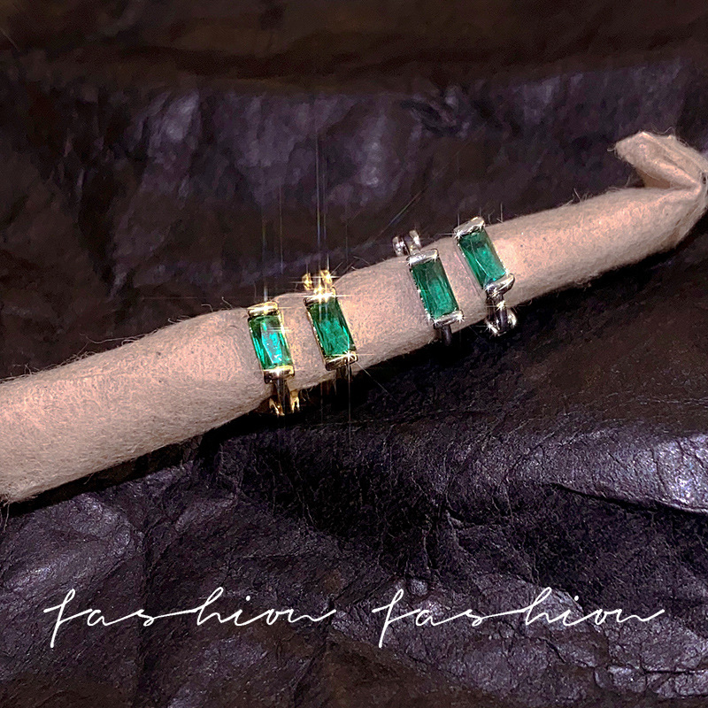 No need to take off emerald small ear rings for sleeping. Trendy, niche, retro ear buckles on Instagram. French versatile and elegant earrings full figure
