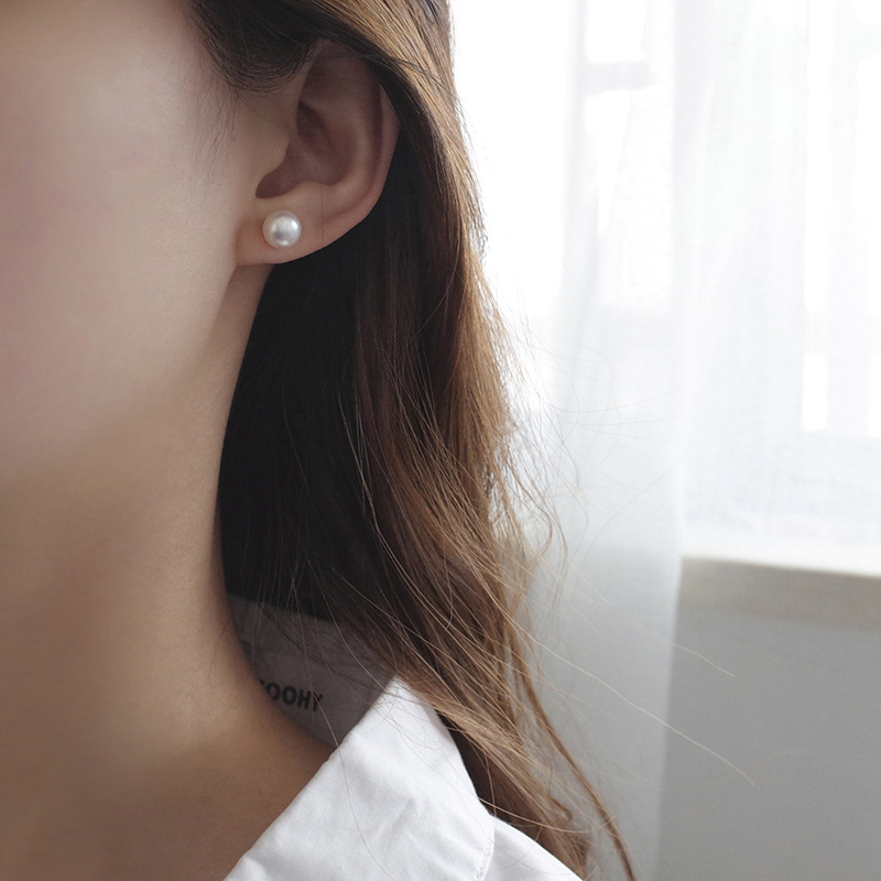 Korean exquisite pearl stud earrings, simple and compact mini basic ear-nourishing earrings, pendants and earrings details Picture