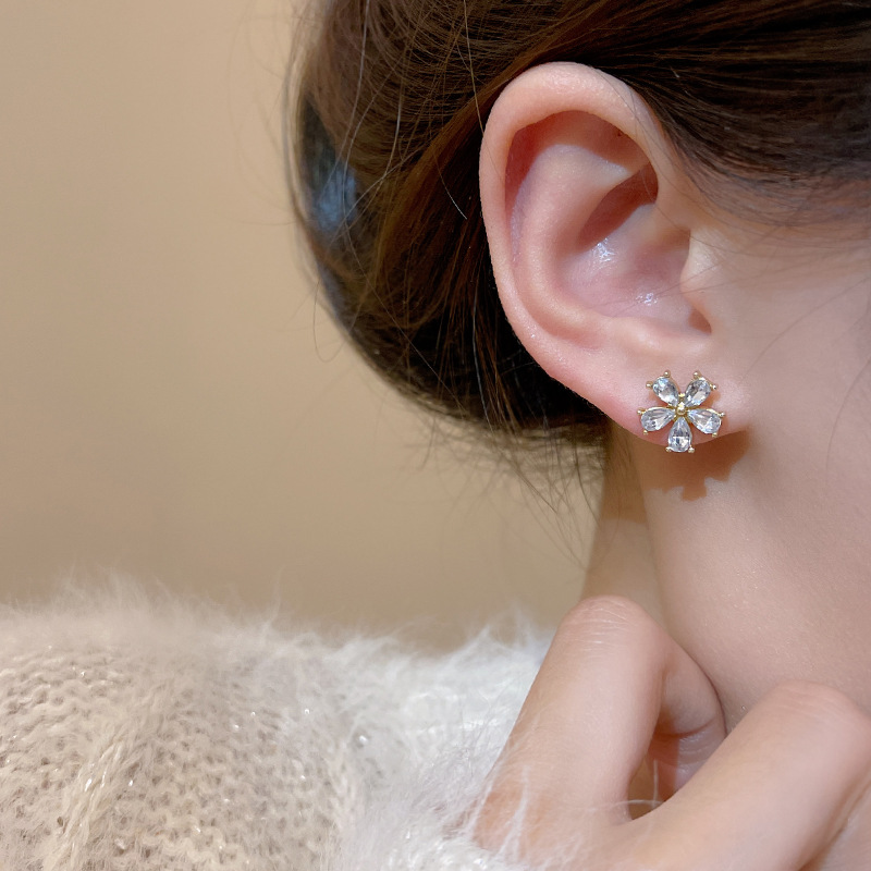 925 Silver Needle Mini Flower High-end ear Stud, ins style, super fairy, niche design, exquisite ear bone stud earrings details Picture