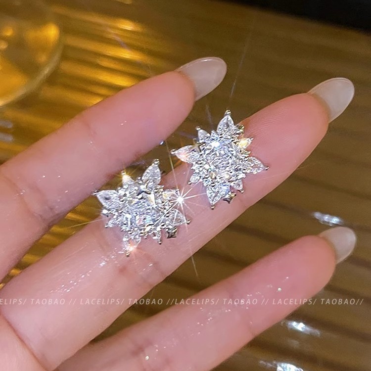 Super Flash Zircon Star Ear Clips and Stud Earrings for Women 2025 New bestsellers, light luxury and high-end ear bone clips and earrings wholesale details Picture