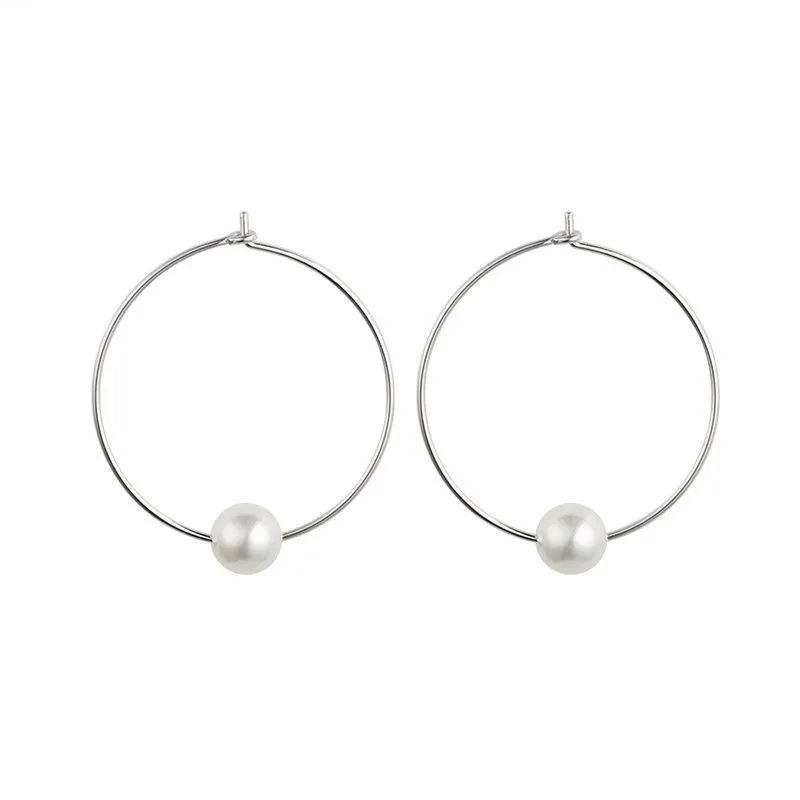 Exaggerated and grand round stud earrings from Japan and South Korea, featuring a niche design for women, are high-end earrings with a light luxury, simplicity and unique charm Item Picture