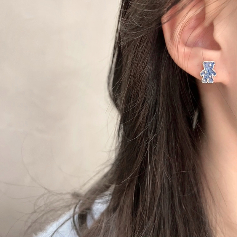 S925 Silver needle Japanese and Korean simple and elegant cartoon bear stud earrings, a new cute and trendy women's earring accessory details Picture
