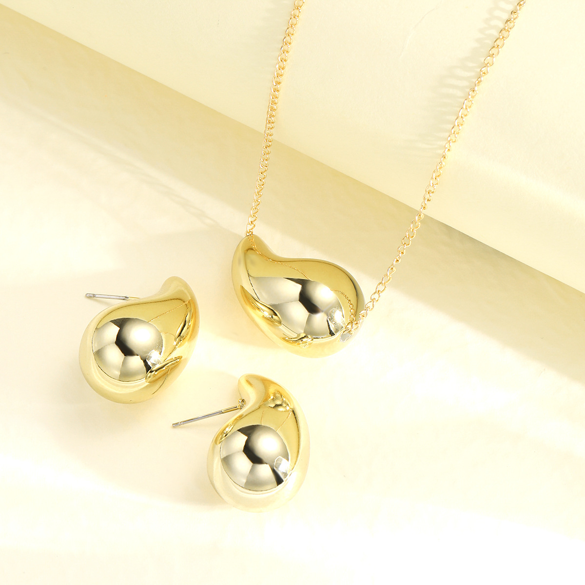 A popular cross-border fashion, individual and light luxury style simple golden comma teardrop stud necklace set of 2 pieces from Europe and America Application Scenario