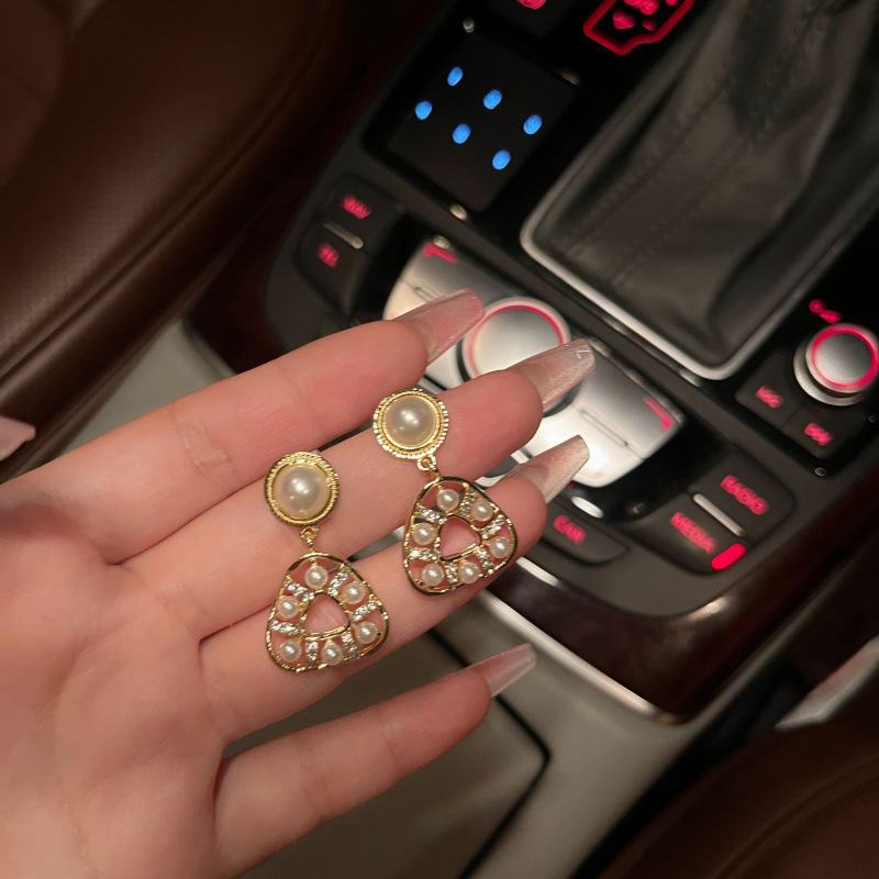 S925 Silver needle Pearl geometric Triangle earrings, with a unique and distinctive hollowed-out design, are a new trendy and sweet ear accessory Application Scenario