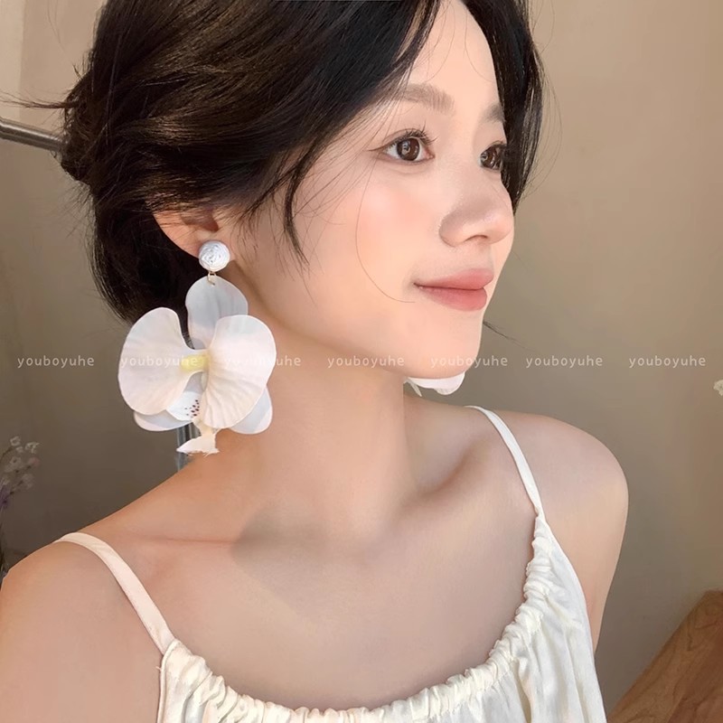 Sweet and exaggerated Phalaenopsis flower earrings 2025 New bestseller seaside vacation style Stud earrings Dopamine earrings for women Application Scenario