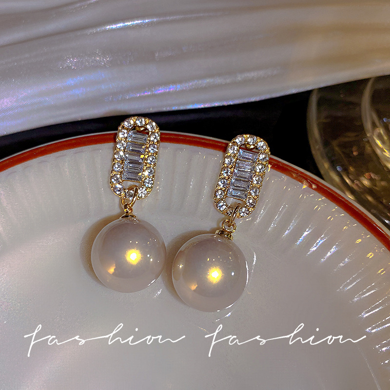 S925 Silver Needle French retro pearl diamond-encrusted versatile earrings, women's fashionable and elegant oval stud earrings, simple women's earrings Specification drawing