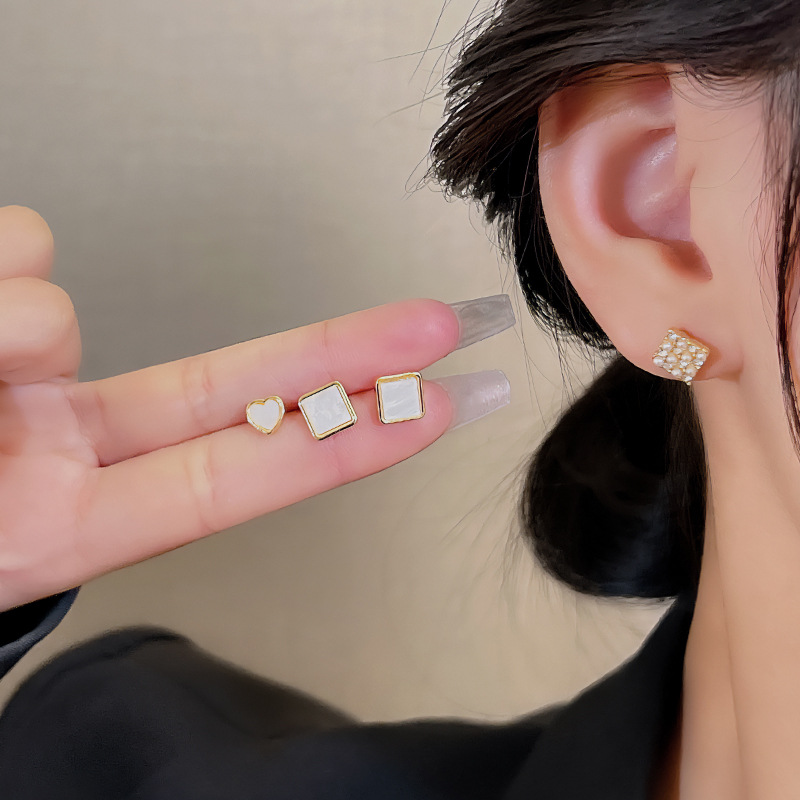 Exquisite geometric square set ear studs 2023 New style elegant lady round face earrings Hong Kong style high-end earrings for women Application Scenario
