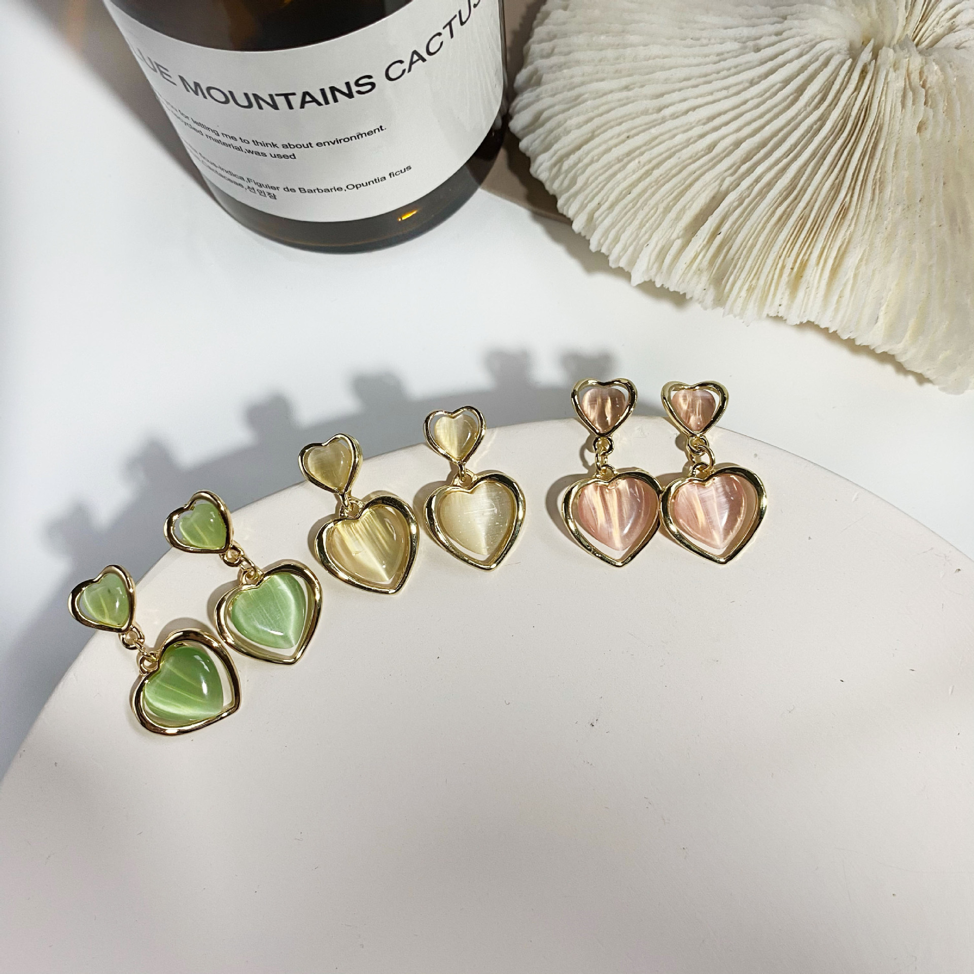 S925 Silver Needle heart-shaped cat's Eye Stone earrings, a simple and elegant earring accessory for a popular young girl from Dongdaemun, South Korea Specification drawing