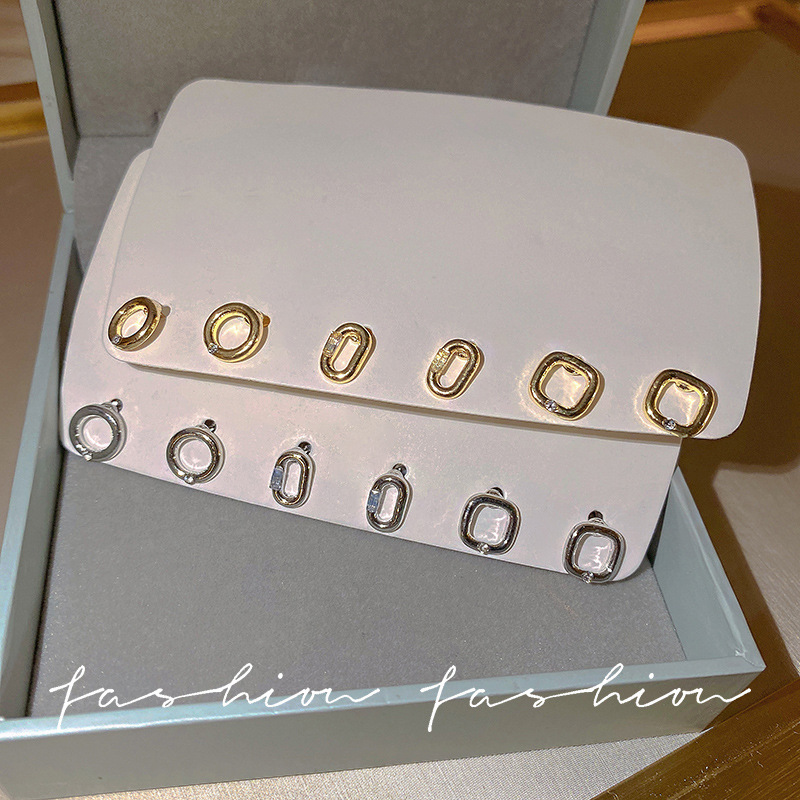 925 Silver needle simple and elegant stud earrings, French retro small and high-end earrings, cold style set for women wholesale full figure