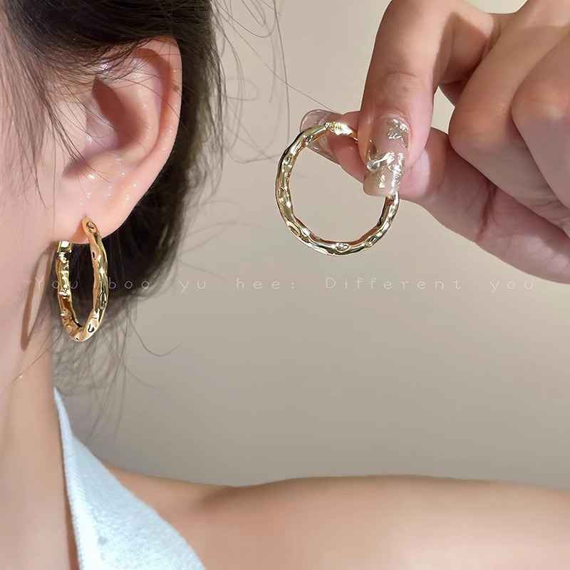Irregularly textured circle earrings, a new bestseller for women in 2025, plain circle ear loops, high-end ear loops, ear studs and earrings Specification drawing