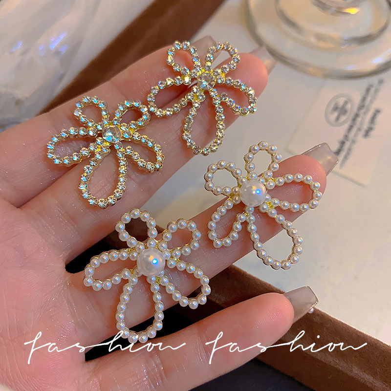 Spring and summer super sparkling water diamond flower stud earrings for women, Korean style ins unique earrings, simple, exquisite, fashionable and versatile earrings full figure