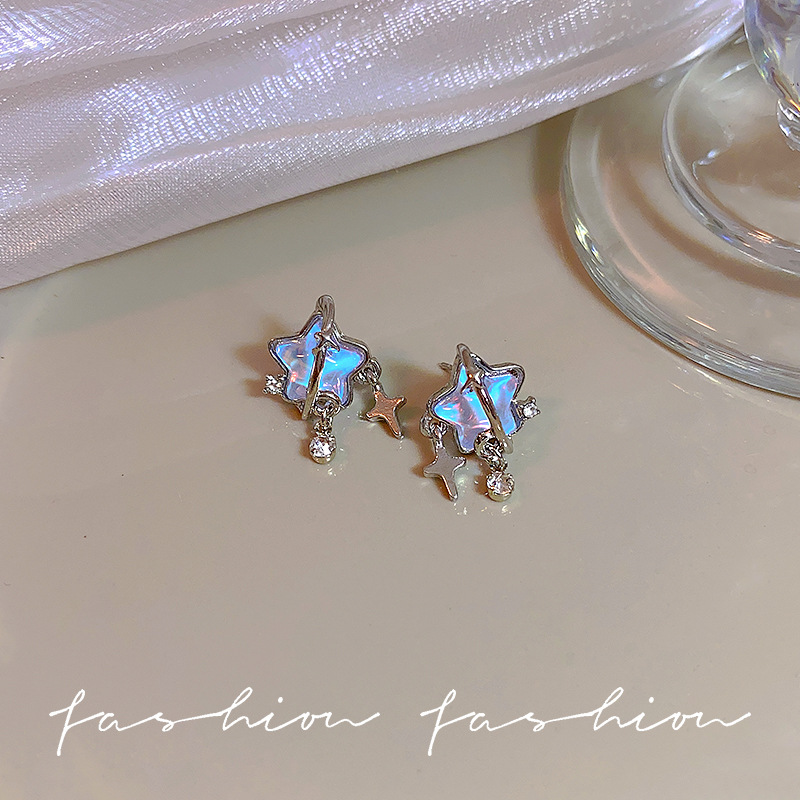 Gradient blue planet star stud earrings, a unique and niche design for women, exude a sense of elegance and sophistication. A best-selling ear accessory Specification drawing