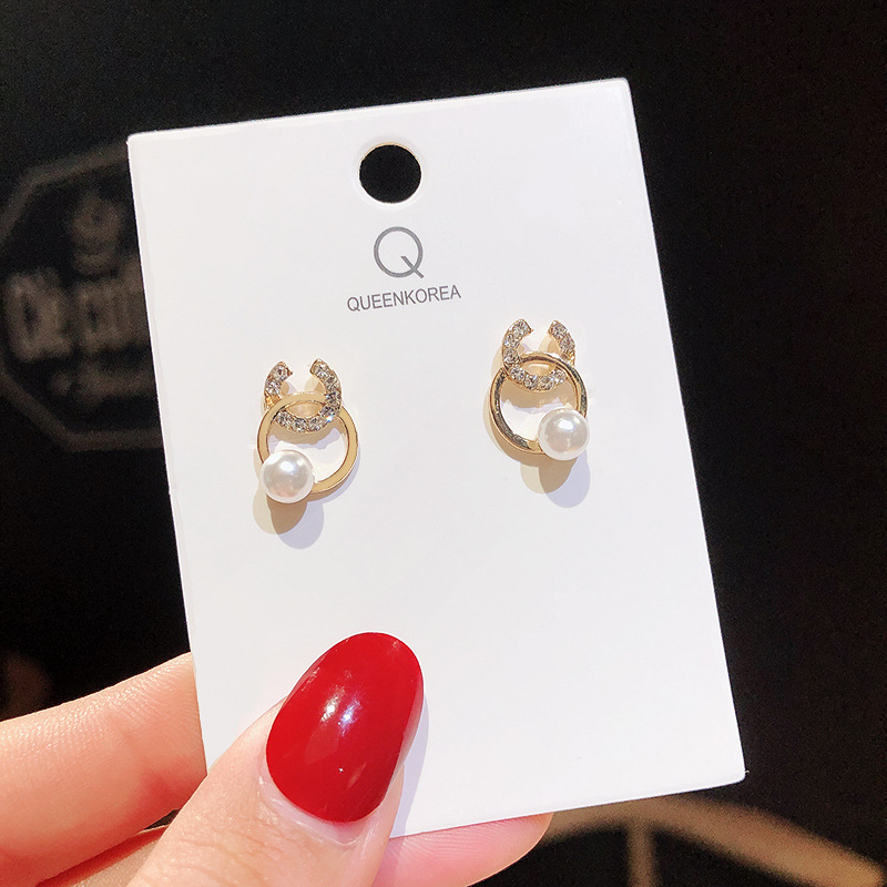 925 Silver Needle C-shaped pearl Mini Chanel style Women's short fashionable stud earrings Factory Direct Sale from Dongdaemun, South Korea Specification drawing