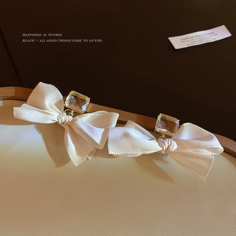 S925 Silver Needle Korean version niche design retro bow earrings, women's exaggerated and personalized stud earrings, fashionable earrings full figure