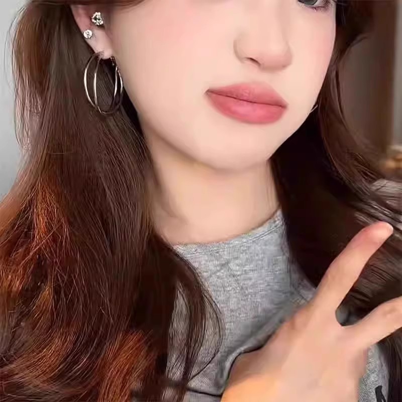 Double-layer silver ring large earrings, exaggerated and simple for women, plain ring stud earrings, cold style, unique and versatile earrings Application Scenario