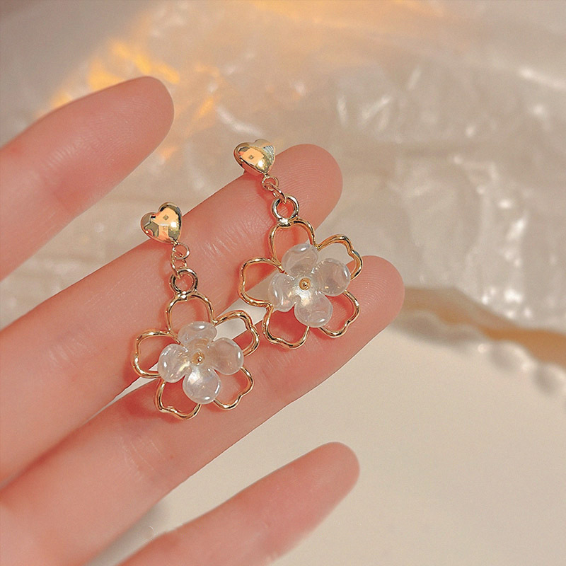 S925 Silver Needle hollowed-out acrylic flower Earrings, women's niche light luxury design sense, versatile earrings and accessories, trendy wholesale full figure