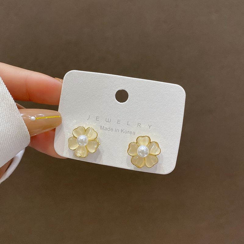 S925 Silver Needle cat's Eye Flower Earrings, women's Instagram trendy design, pearl stud earrings, retro style and simple earrings full figure