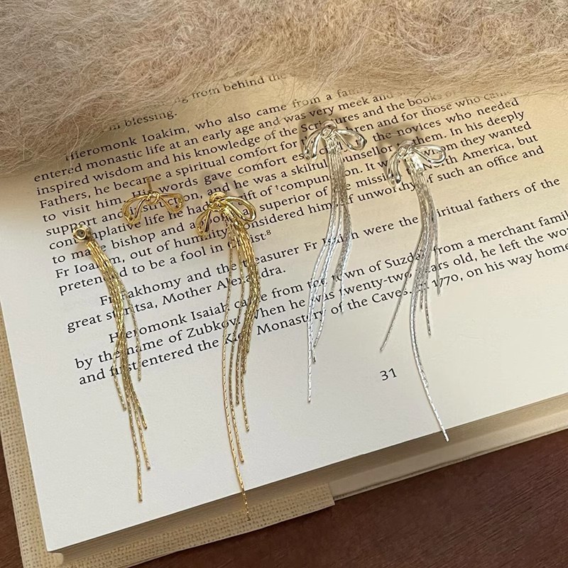Silver bow, long tassel stud earrings, large round face slimming earrings, high-end, niche and unique style earrings details Picture