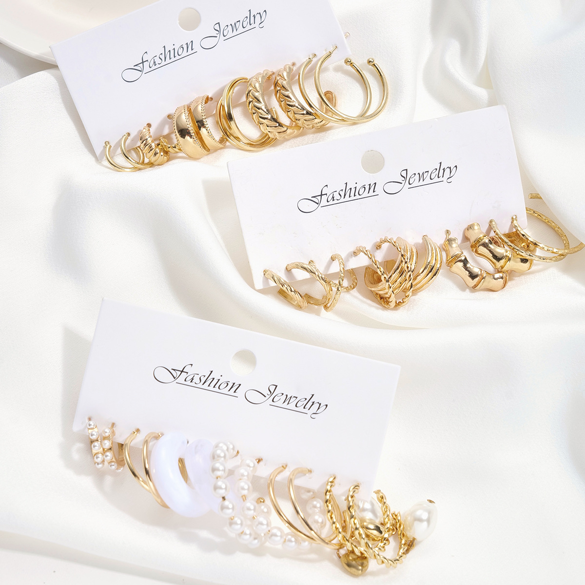 A new 18-piece set of personalized metal twisted chain spiral ear rings imitating pearl earrings from Europe and America Specification drawing