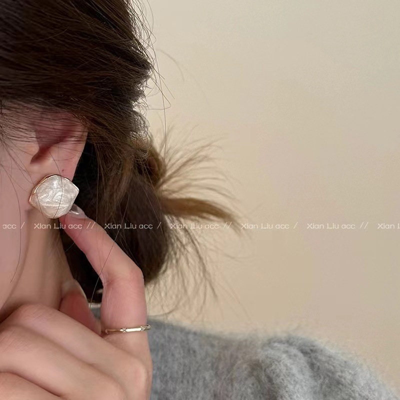 Irregular oil-dripping metal stud earrings for women, unique design sense, light luxury, high-end, simple and elegant earrings details Picture