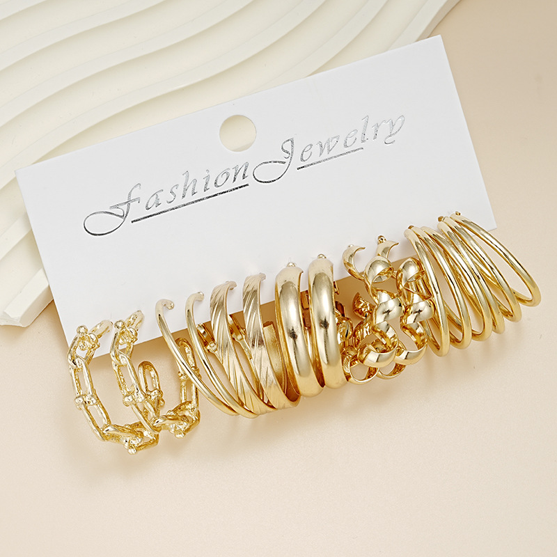A new set of retro and high-end earrings with a twisted three-tube chain in gold for women, featuring cross-border styles from Europe and America Application Scenario