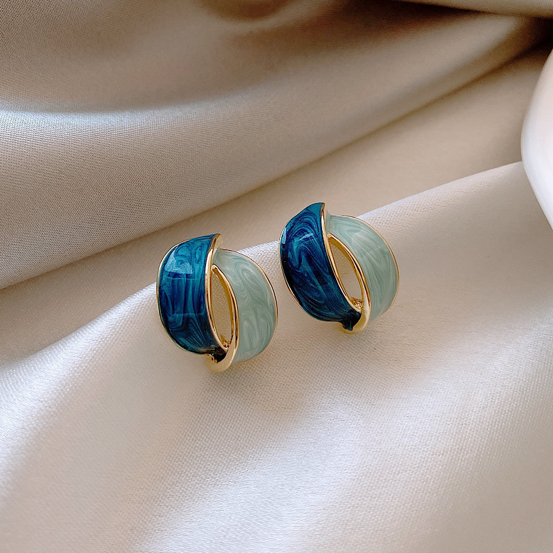S925 Silver Needle Korean oil-dripping geometric arc earrings, retro and fashionable design, elegant and stylish, internet-famous stud earrings for women full figure