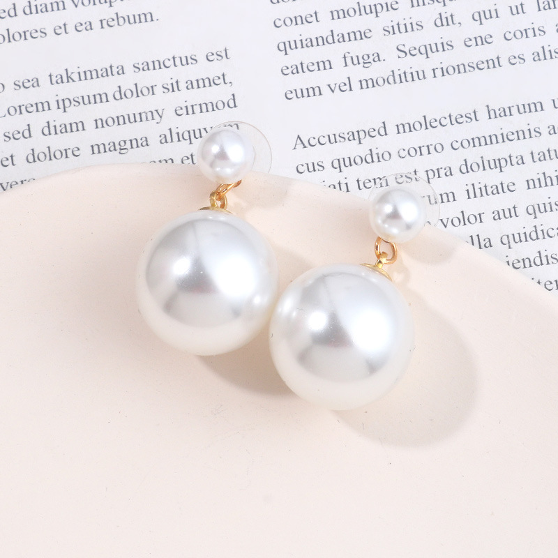 S925 Silver Needle new Korean-style large pearl earrings for women, French retro elegance, a trendy and exaggerated earpiece Specification drawing