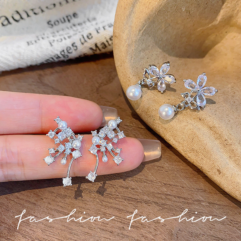 New best-selling, fashionable and high-end, light luxury, socialite style zircon earrings for women, simple and versatile Korean-style stud earrings Application Scenario