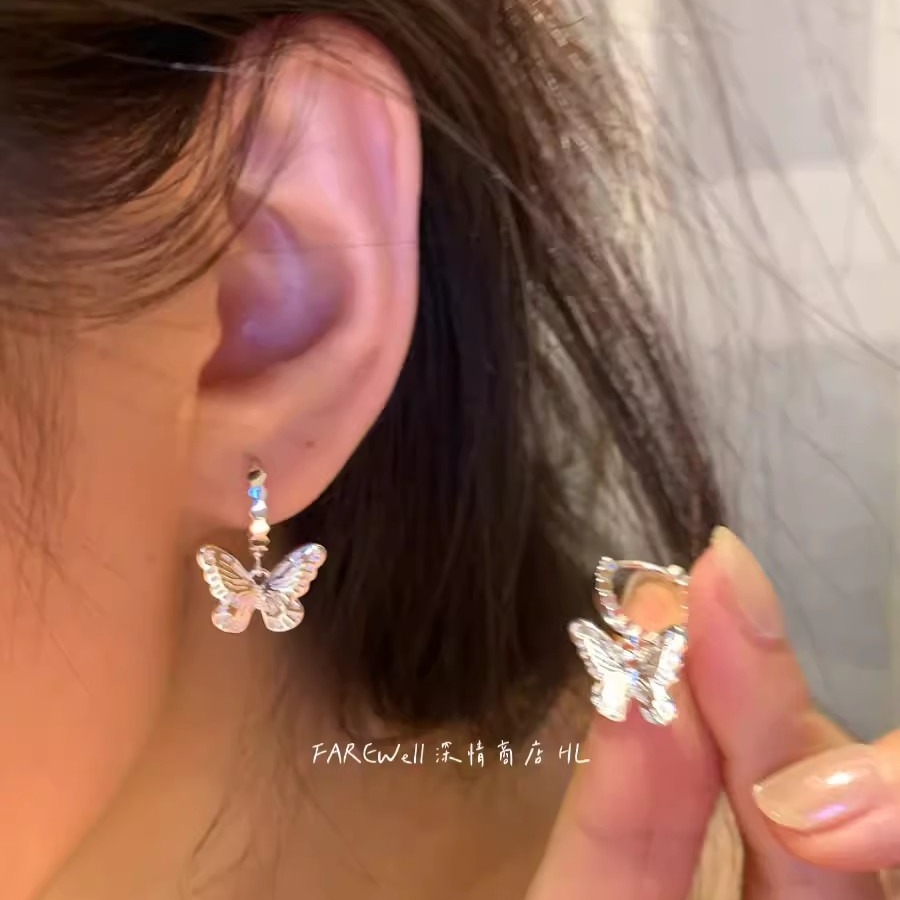 Butterfly retro new Chinese-style commuter earrings, a female Internet celebrity's unique ear ring, simple and fashionable, cool and refreshing earrings Application Scenario