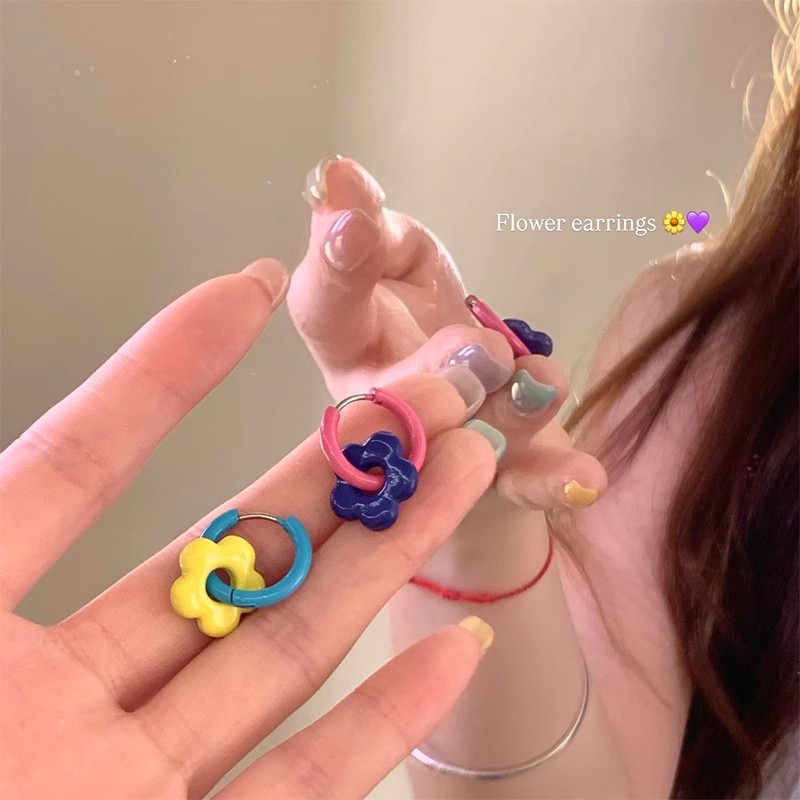 The energetic girl's spring and summer color-matched dopamine flower ear rings for women have a unique and versatile design, as well as sweet earrings Application Scenario