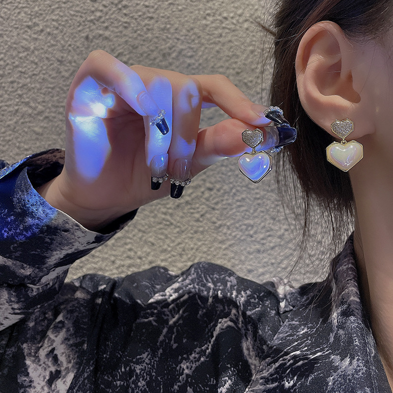 S925 Silver Needle Mermaid Color heart-shaped Pearl Earrings for women, full diamonds, light luxury, trendy, versatile and elegant stud earrings Application Scenario