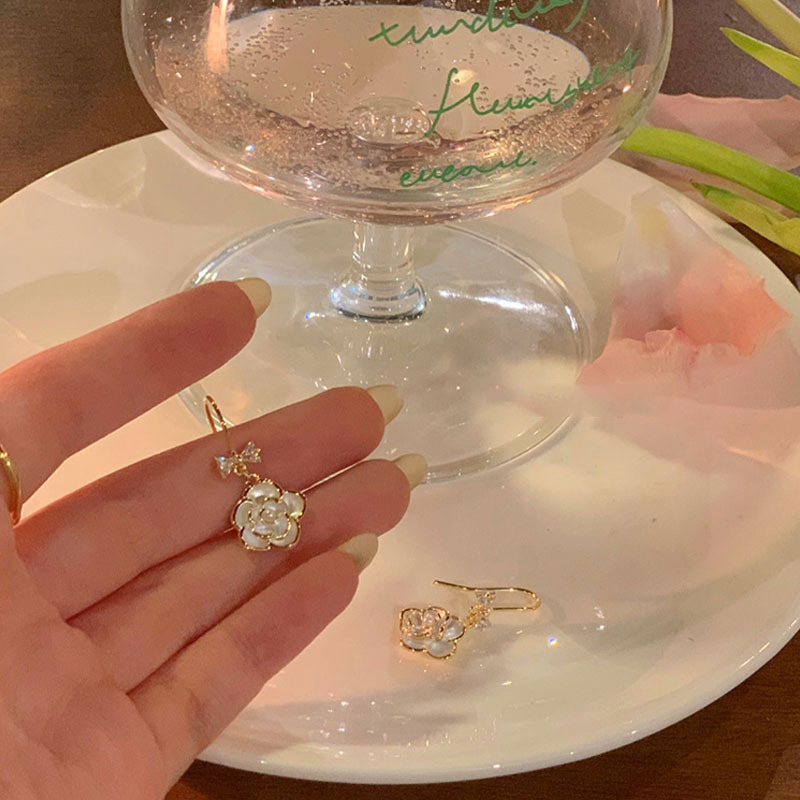 French-style camellia stud earrings, women's bow, pearl, niche design sense, high-end earrings, earrings and pendants full figure