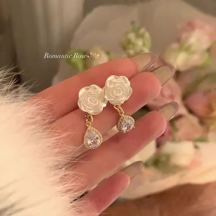 French retro camellia earrings, super ethereal, light luxury and high-end style, niche stud earrings, fashionable teardrop-shaped earrings Specification drawing