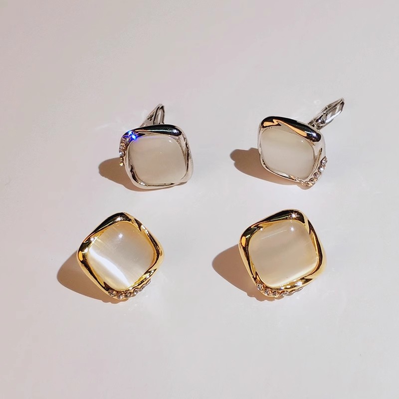 Cat's eye diamond-encrusted square earrings with a niche and high-end feel, a new bestseller in 2025, women's stud earrings that are stylish and versatile Application Scenario