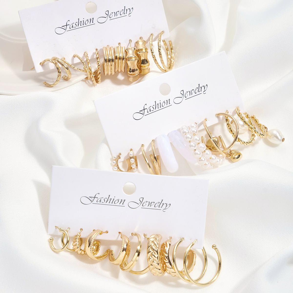 A new 18-piece set of personalized metal twisted chain spiral ear rings imitating pearl earrings from Europe and America Application Scenario