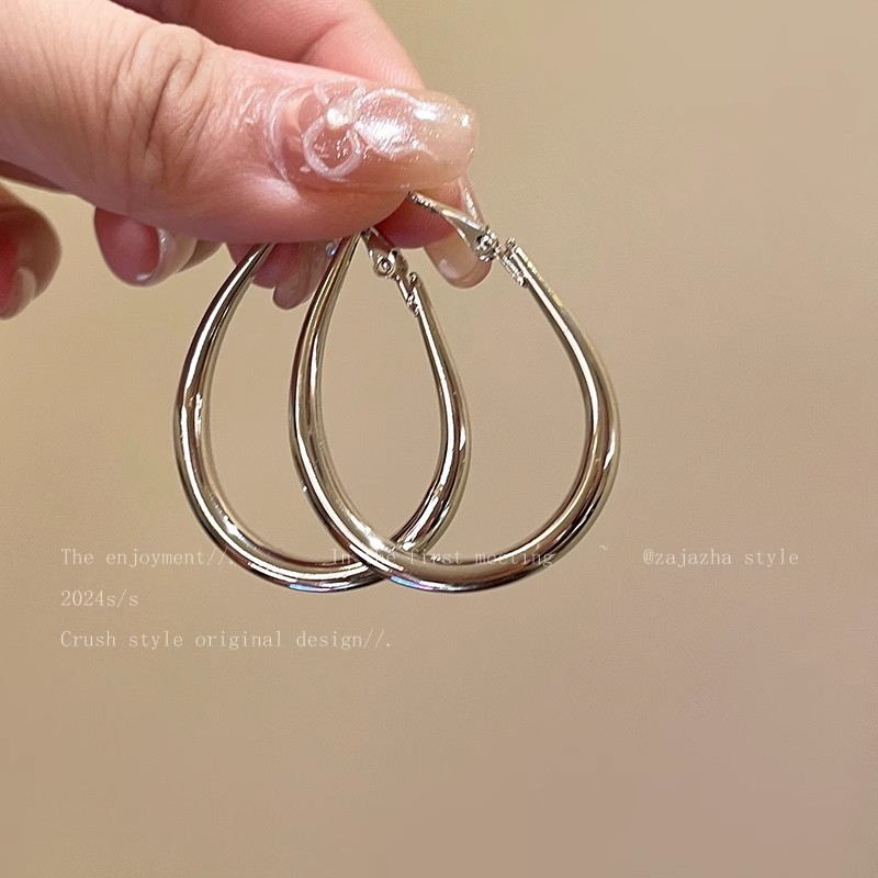 Silver pigment ring ear earrings for women 2025 new simple and popular round face earrings, light luxury and high-end style ring earrings Specification drawing