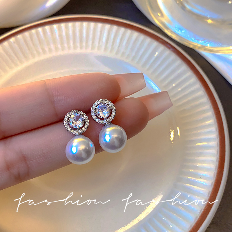 Light luxury and simple pearl stud earrings, a new bestseller for women in 2025, with a niche design sense, high-end retro earrings, and trendy and elegant earrings Specification drawing
