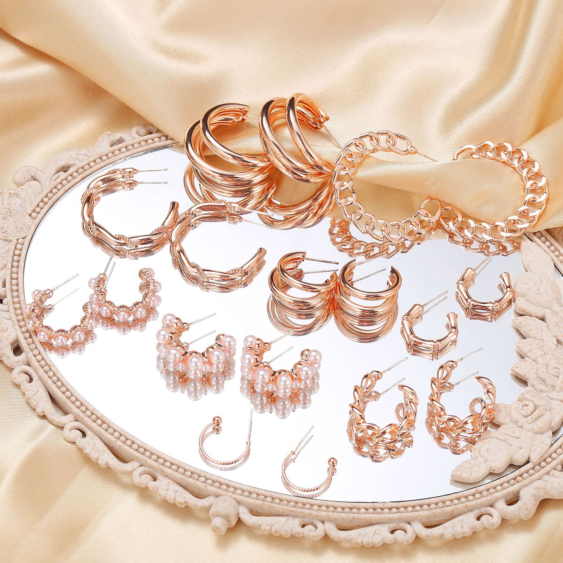 A set of 9-piece exquisite and high-end earrings in rose gold with a unique C-shaped style, exuding a sense of light luxury and sophistication Specification drawing