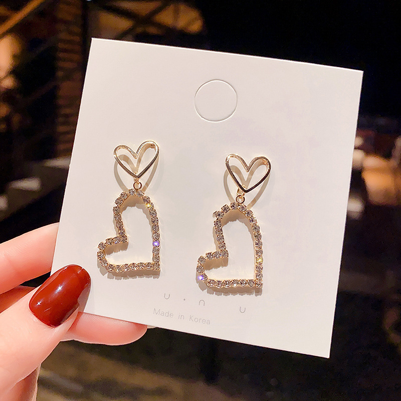 S925 Silver Needle Korean earrings, trendy, heart-shaped, fashionable and elegant stud earrings, versatile, personalized and simple earrings for women full figure