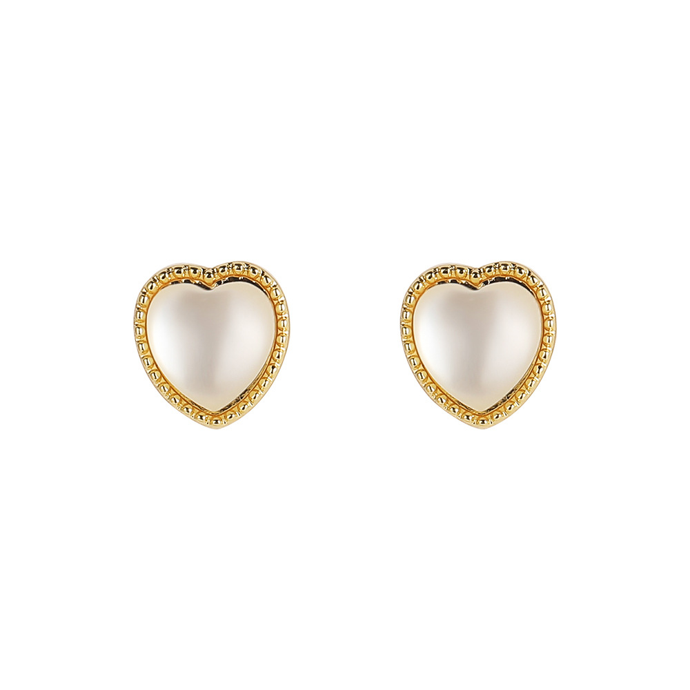 shopee earrings are creative, simple and elegant. White heart-shaped earrings are small, exquisite and high-end. Wholesale heart-shaped stud earrings Item Picture