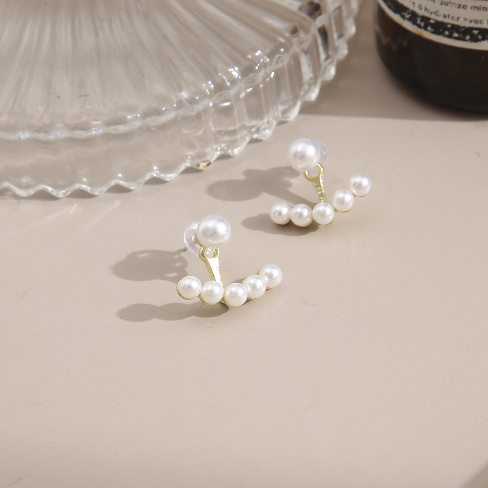 Creative and elegant back-hanging imitation pearl earrings, women's Instagram niche design, French retro pearl stud wholesale Specification drawing