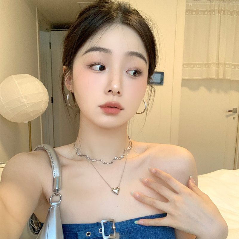 Hot girl ear rings, women's niche design sense, high-end cold style ear studs, ins trendy fashion, individual earrings, silver needle wholesale Application Scenario